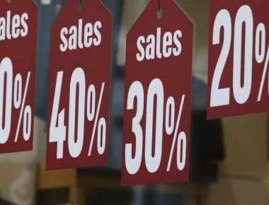 Χειμερινές εκπτώσεις: Πώς πρέπει να αναγράφονται οι τιμές